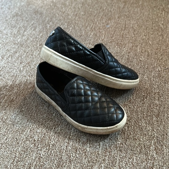 Girls black quilted slip-on shoes - Picture 1 of 4